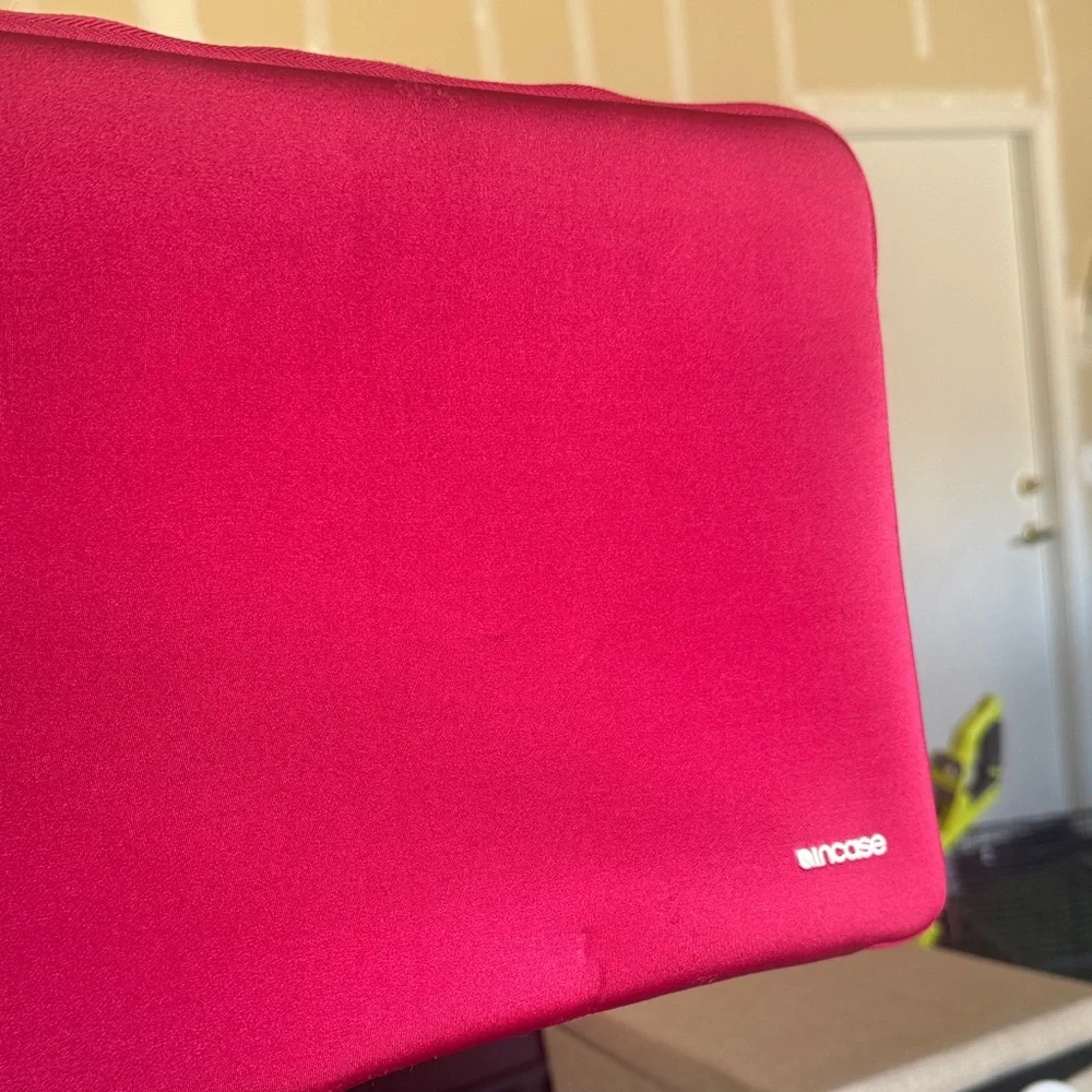 Incase Scarlet Tablet Sleeve